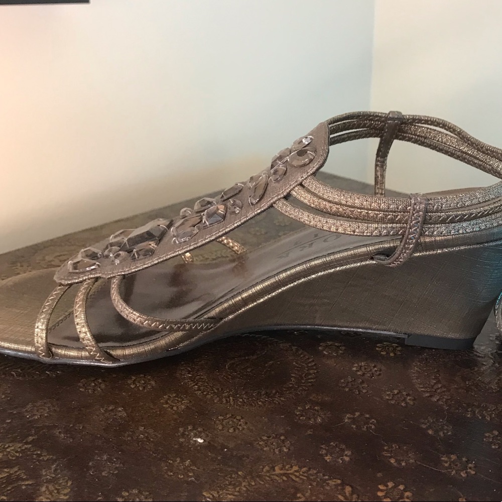 New York Transit Golden Tan Wedges NWOT